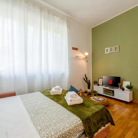 Milanese Elegance - 15 Minutes Duomo Apartment Milan